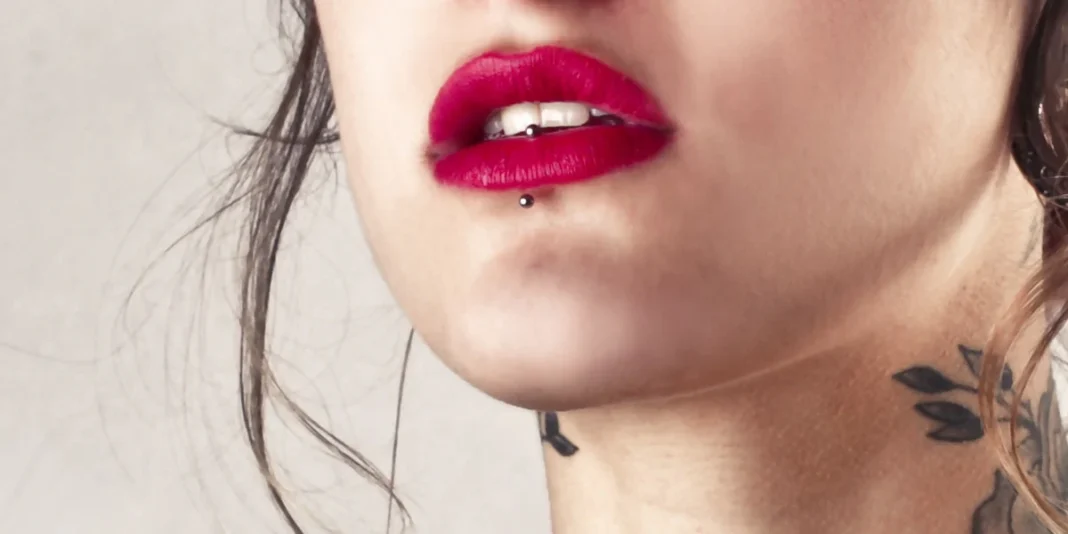 Can you kiss normally with a vertical labret?